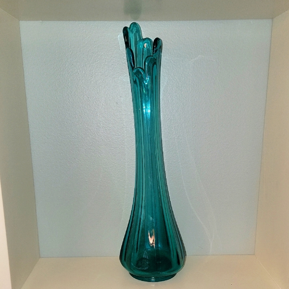 Swung vase